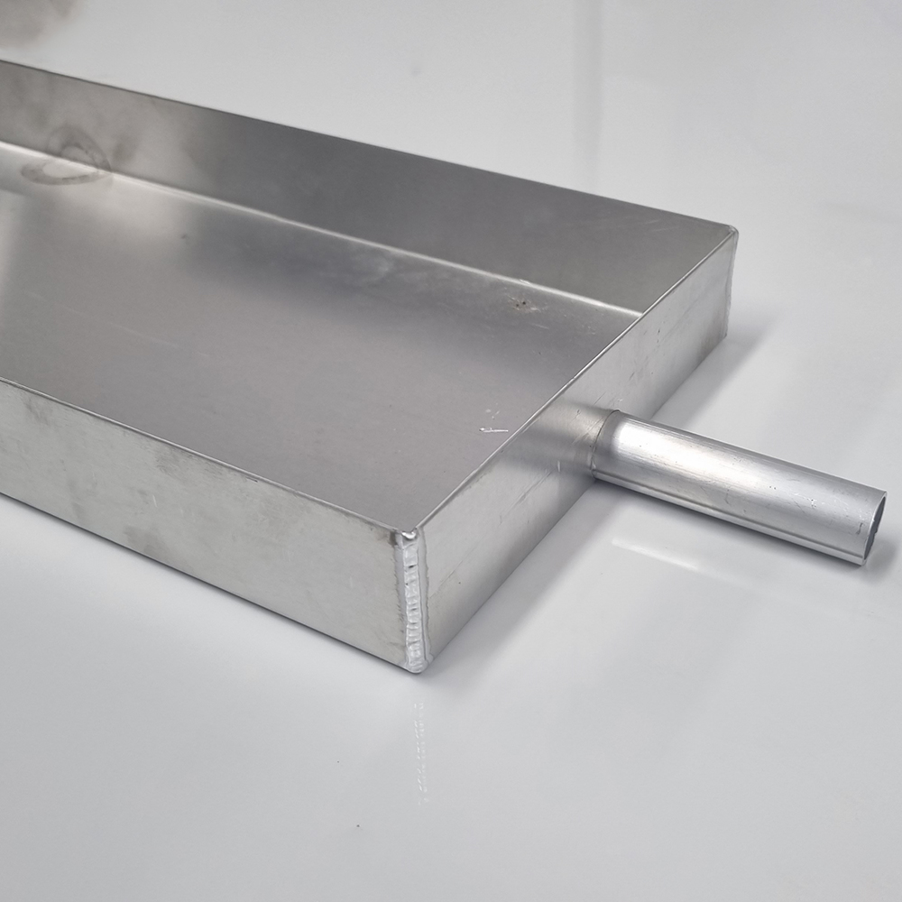 accent air aluminium drain tray l1330 with a drain stub 75mm long